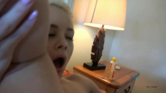 Превью Блондинка нежными ножками дрочит крепкий член любимого парня № 10848