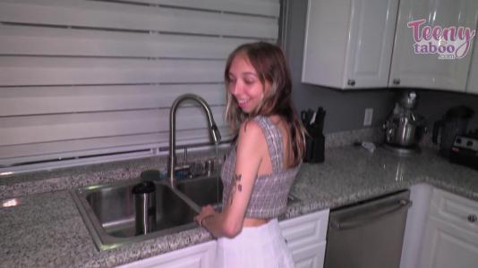 Превью Молодая девица активно прыгает на члене нового ухажера № 17003