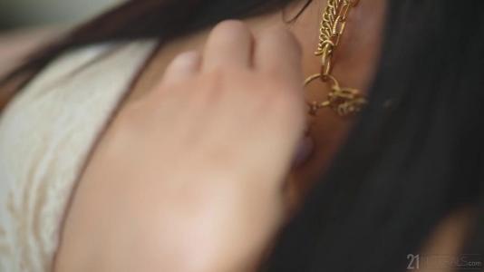 Превью Симпатичной брюнетке сегодня большой член достался в попку № 17037