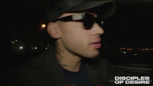 Негр подцепил красотку и в тот же вечер выебал ее в сочную пизду