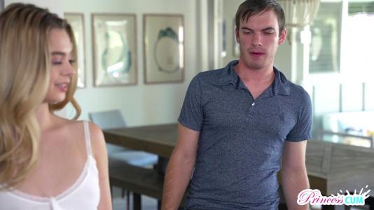 Пришел в гости сводный брат? Жди секса