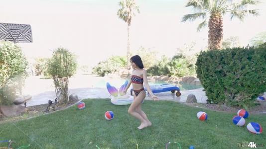 Превью На свежем воздухе так приятно чпокать миниатюрную дивчину № 17243