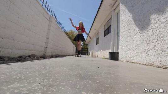 Превью Мечта скромницы сбылась и ей обломились два члена № 17245