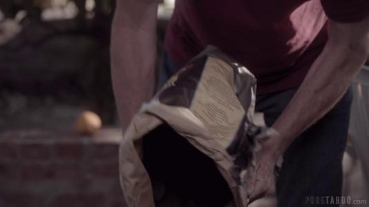 Превью Мамка и дочка испробовали хуй симпатичного гостя № 17253