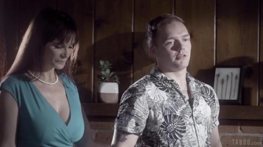 Мамка и дочка испробовали хуй симпатичного гостя