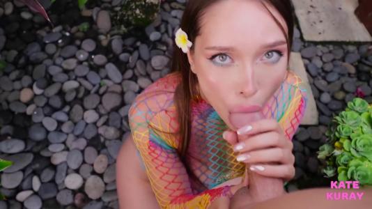 Превью Телка в прозрачном топе хорошо сосет на улице № 18080