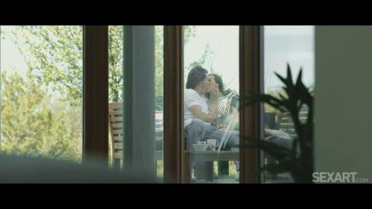 Романтично ебет любовницу в загородном доме