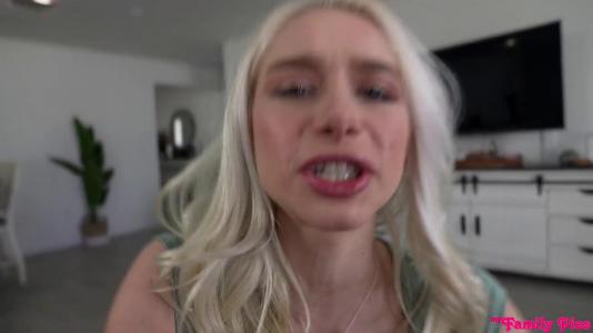 Нашел предлог присунуть красивой сестре