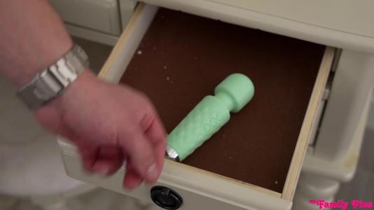 Превью Нашел предлог присунуть красивой сестре № 18391