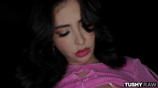 Жопа краснеет, а ей нравится