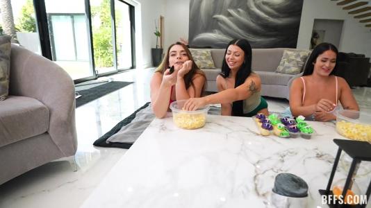 Превью Идеальный повод испробовать три горячие дырки № 18629