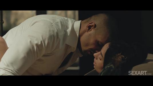 Превью Чувственность, которая сильнее любых слов № 18739