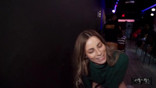 Превью Можно заниматься сексом прямо в публичном месте № 18743