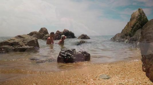 Оргазм накрыл её волной за волной