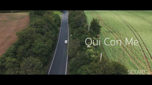 Превью Брюнетка с натуральными сиськами красиво лижет пилотку подруге № 19004