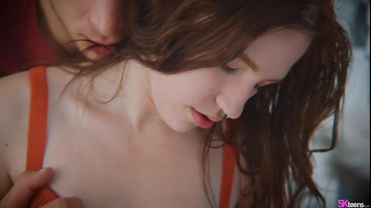 Рыженькая сладко сосет крепкий ствол бойфренда