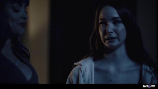 Грудастая девушка от страстного куни с подругой бурно кончает