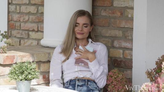 Превью Лесбиянка вылизала волосатую киску подруги в постели № 19105