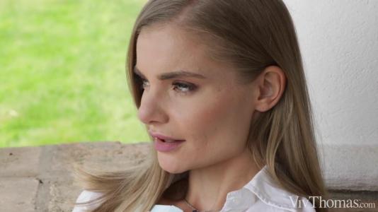 Превью Лесбиянка вылизала волосатую киску подруги в постели № 19105