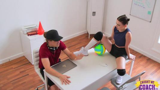 Худая девка прокатилась на члене своего инструктора