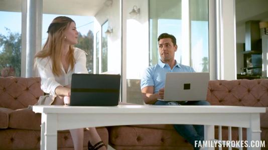 Двойной минет доводит парня до пика возбуждения