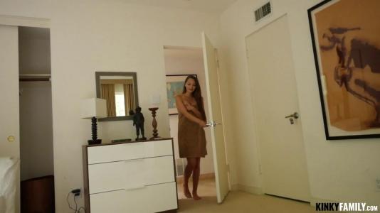 Превью Сводная сестра радует братца минетом и впускает член в пилотку № 3551