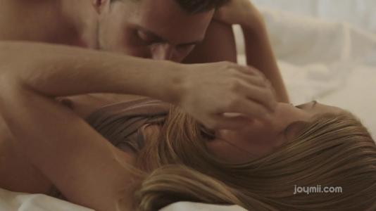 Превью Муж удовлетворяет свою ненасытную жену во всех позах на кровати № 4034