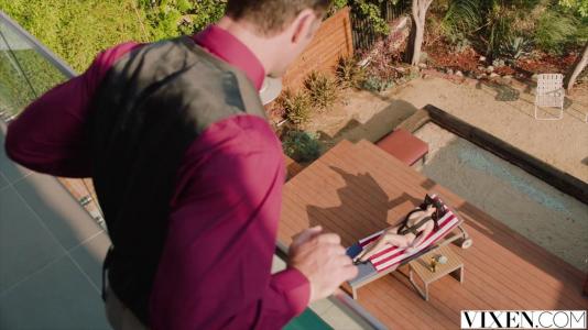 Превью Брюнетка с висячими дойками наслаждается сексом с новым приятелем № 4478